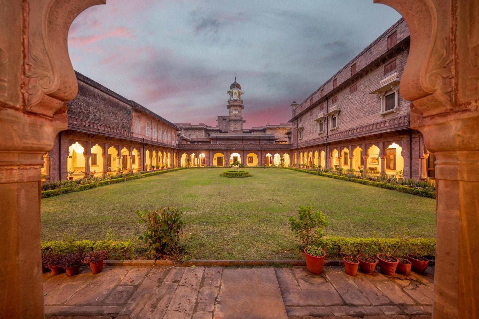 Umed Bhawan Palace, Kotah Exterior photo
